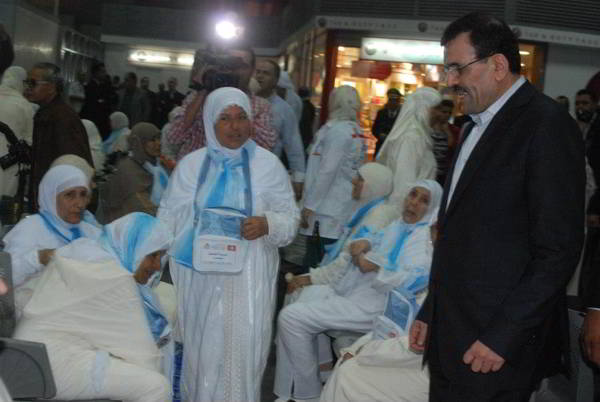 رئيس الحكومة السيد علي العريض يشرف على انطلاق اول رحلة للمعتمرين