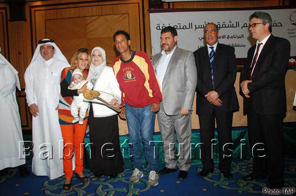 بالزغاريد العائلات التونسية تتسلم مساكنها من جمعية قطر الخيرية