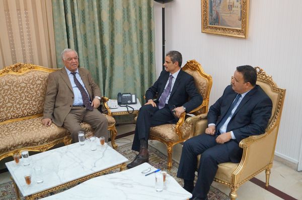 وزير العدل يلتقي سفير الجزائر