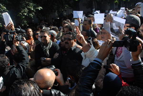 بالفيديو: أحد المواطنين يعترف بأنه تقاضى 50 دينار من أجل الاحتجاج أمام سجن المرناقية لإطلاق سراح سامي الفهري