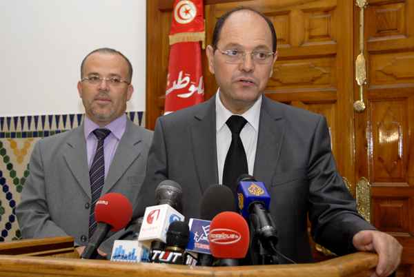 ''Pas d'augmentation des tarifs des vignettes et du timbre fiscal sur les voyages'' ( Besbes)