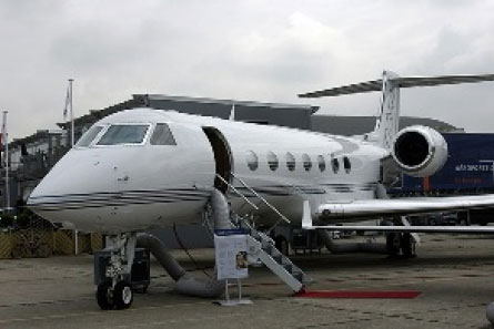 النجيفي يصل تونس بعد رحلة طيران أوقفتها ليبيا ثلاث ساعات