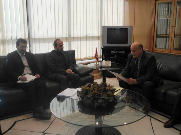 وزير الصناعة يبحث خطة عمل لتكثيف صادرات الفسفاط لإيران