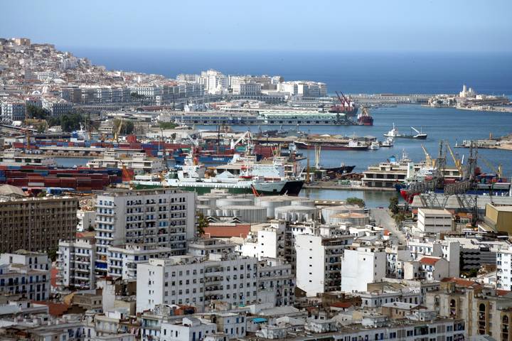 الجزائر تمنح تونس قرضا ب100 مليون دولار بنسبة فائدة 1 بالمائة وامهال 5 سنوات