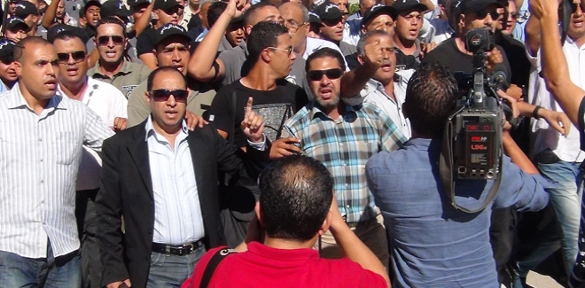 قضية التمرّد بثكنة العوينة : إيقاف 4 أعضاء بنقابة قوات الأمن الداخلى من أجل اهانة رموز الدولة