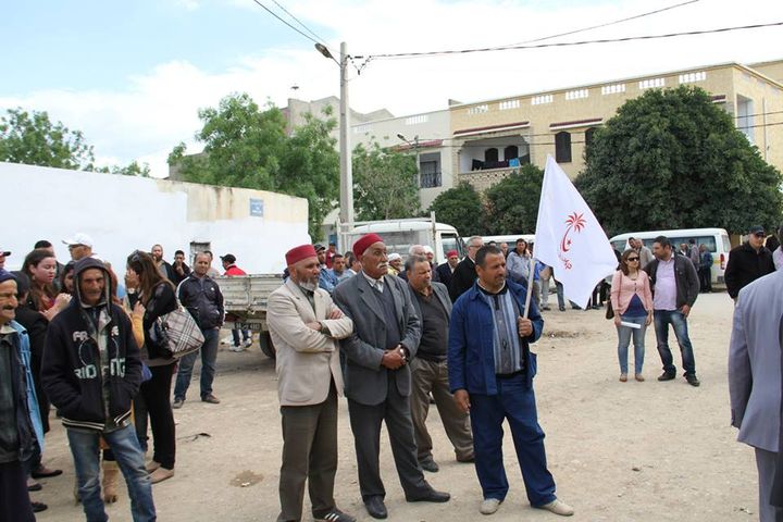 صورة اليوم: والد كمال القضقاضي يحضر اجتماع شعبي لنداء تونس