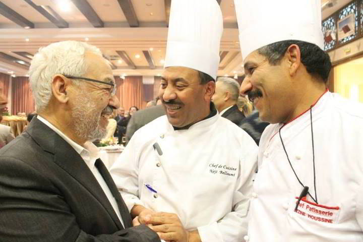 صورة الغنوشي مع طباخي الفندق للتسويق السياسي؟؟