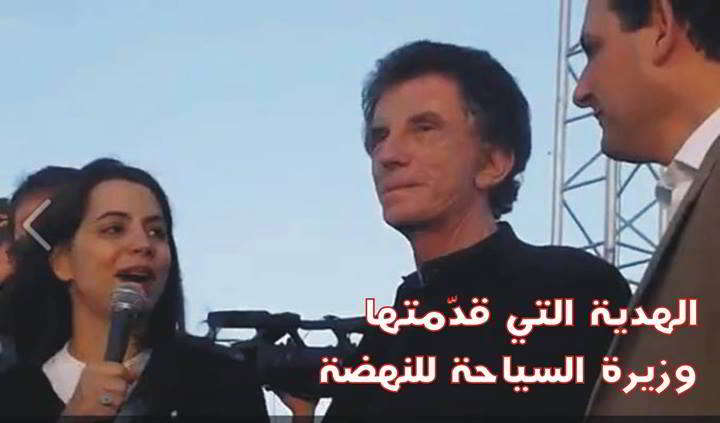 صفحات النهضة على الفايسبوك تعتبر أن آمال كربول قدّمت هدية انتخابية للحركة