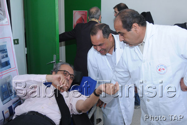 وزراء يتبرعون بالدم بمناسبة اليوم العالمي للتبرع بالدم