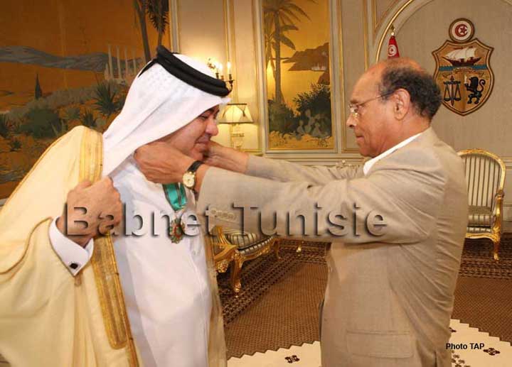 قبل مغادرته تونس: الرئيس المرزوقي يمنح السفير القطري بتونس الصنف الأول من وسام الجمهورية