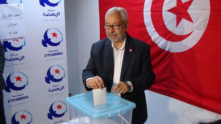 بالفيديو راشد الغنوشي يصوت في الاستفتاء قائلا: نجحت ديمقراطيتنا