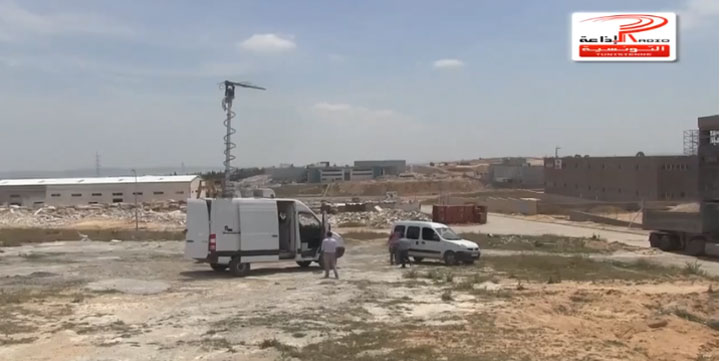 بالفيديو : أعوانالإذاعة الوطنية يرصدون لاقط تسبب في التشويش عليهم