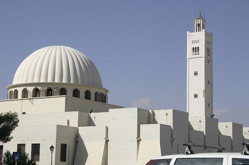 تكليف عمر الملولي بامامة صلاة الجمعة بجامع اللخمي وأنباء عن قبوله من طرف المصّلين