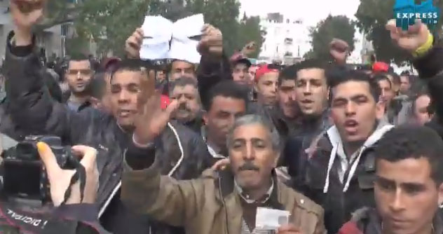 بالفيديو: تجار ''الفريب'' يحتجون أمام الادارة العامة للديوانة