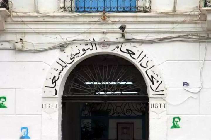 اتحاد الشغل يتهم منتمين لرابطات الثورة المنحلة بالاعتداء على سيارة حسين العباسي